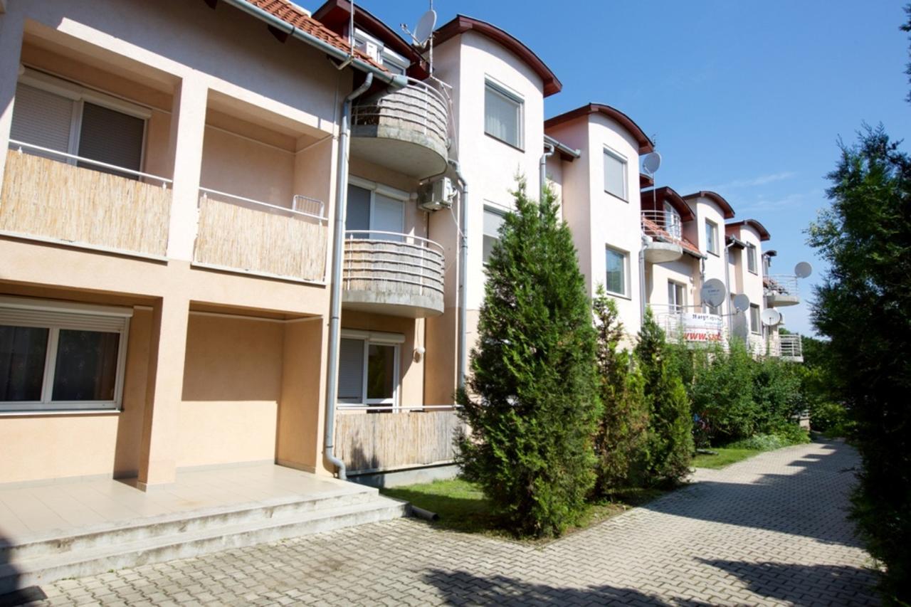Zoli Apartmanok-Adri Koelcsey 32 Hajduszoboszlo Ngoại thất bức ảnh